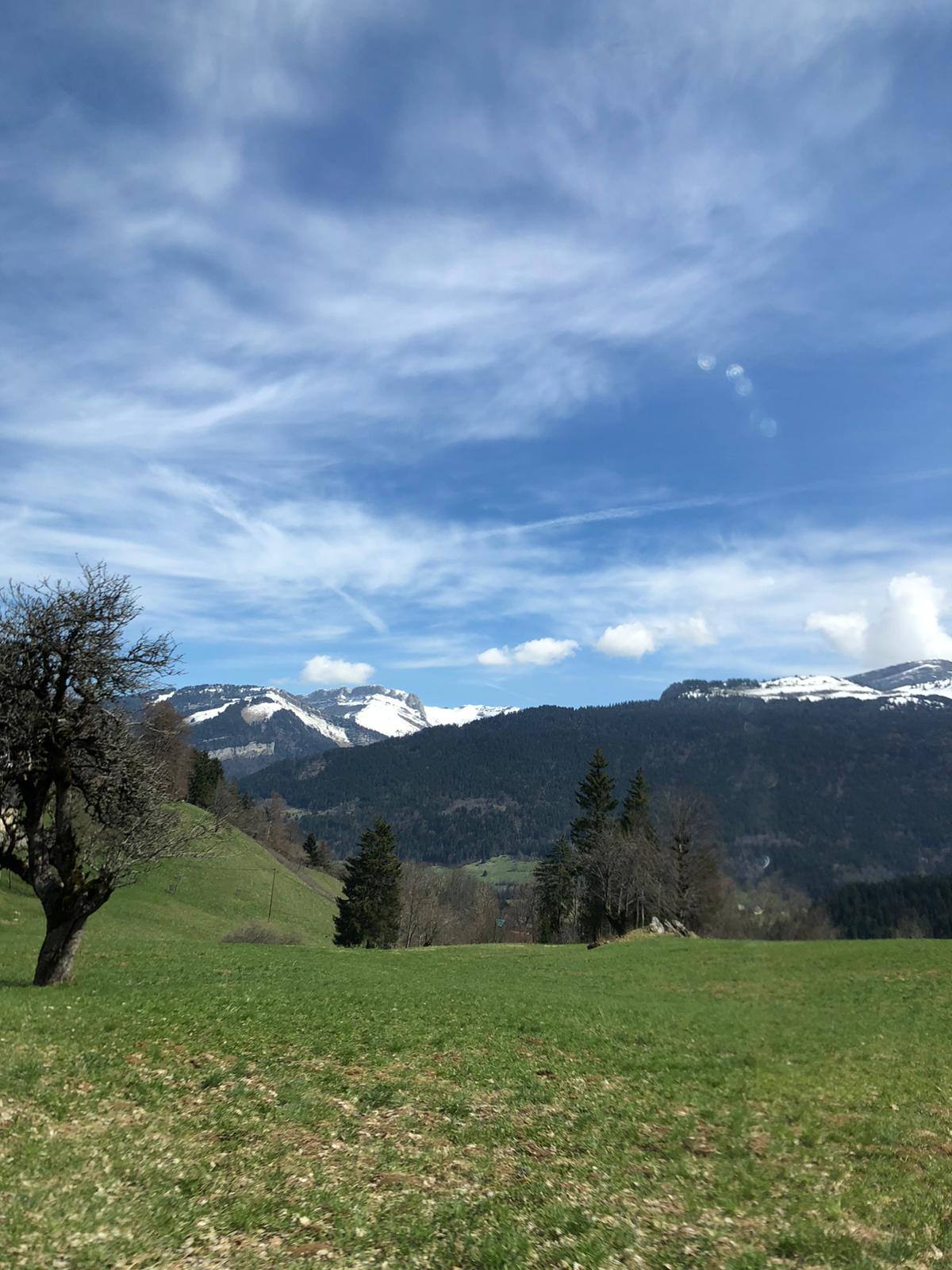 Le joli val devant la ferme des Petites Cornes