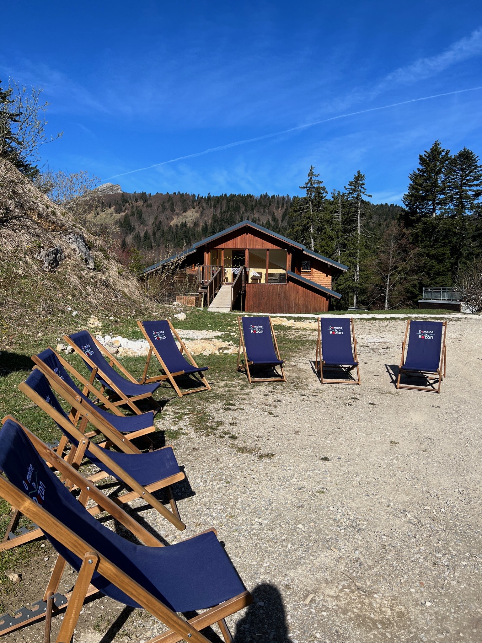 espace central extérieur domaine de rozan