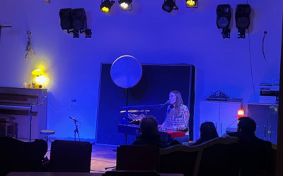 Le mythique hôtel Garin enfin réhabilité avec tout le confort moderne, sécurité, accessibilité et un profond respect pour l'environnement. Ezila en concert guinguette : chansons sauvages et improvisations