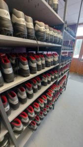 Un grand choix de chaussures classique ou skating à l'Atelier de Chamechaude