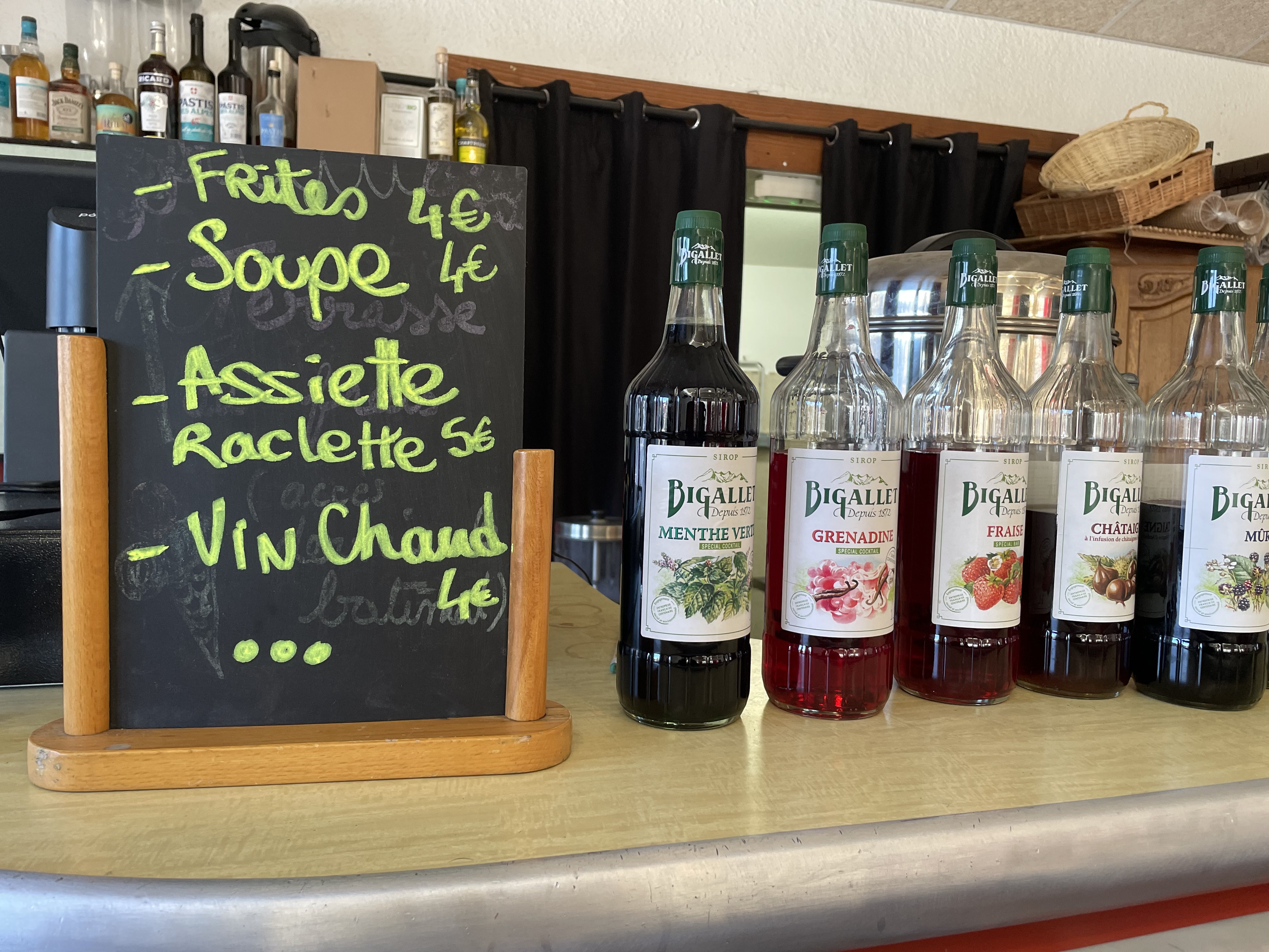 Menu guinguette, boissons   chaudes et sirops