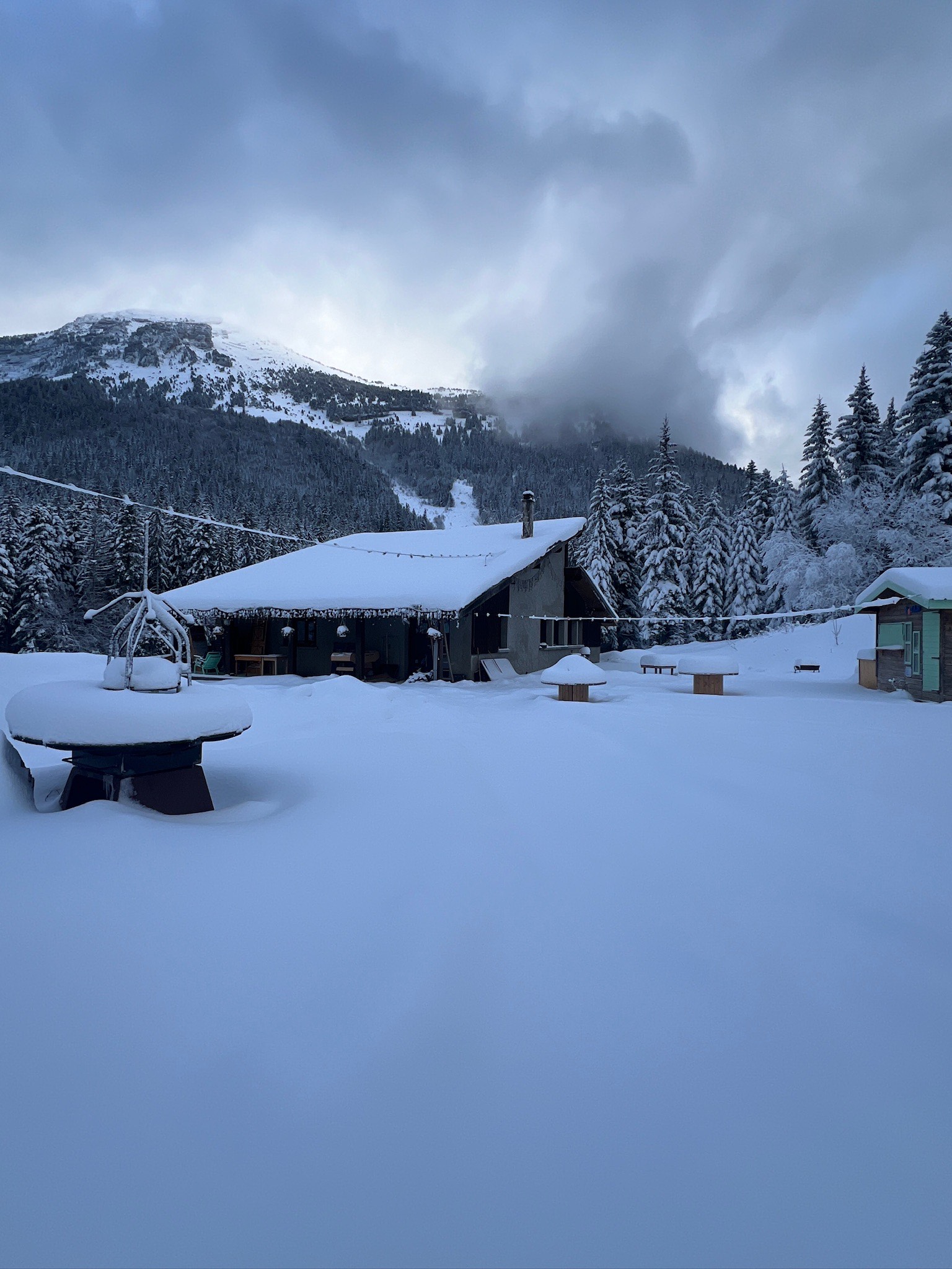 Guinguette hivernale au Col de Porte 