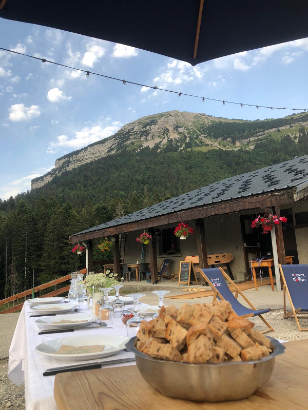 Repas de séminaire au pied de Chamechaude
